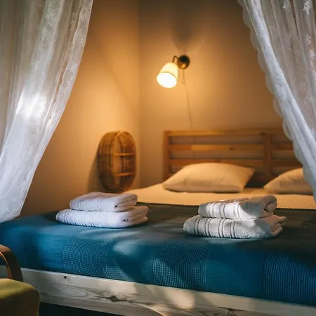 Hillside Hideaway Hollad