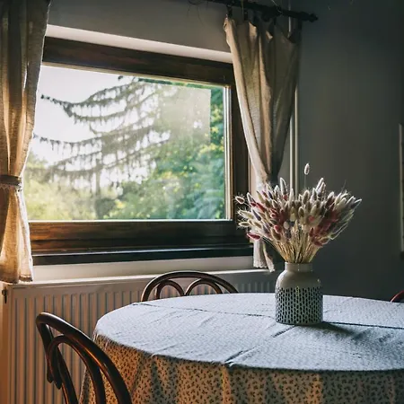 Hillside Hideaway * Hollad